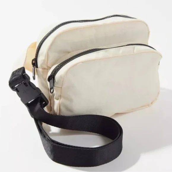 NWOT BAGGU Nylon Fanny Pack - Ivory - Picture 1 of 13